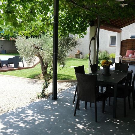 Très jolie location vacances climatisée, 6 personnes proche des Baux de Provence, située au coeur des Alpilles à Mouriès, LS1-312 Clarta Exterior foto